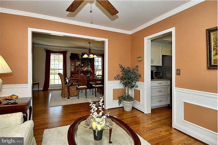 12124 Triple Crown Road North Potomac, MD 20878 - Photo 8 of 28 Living Room