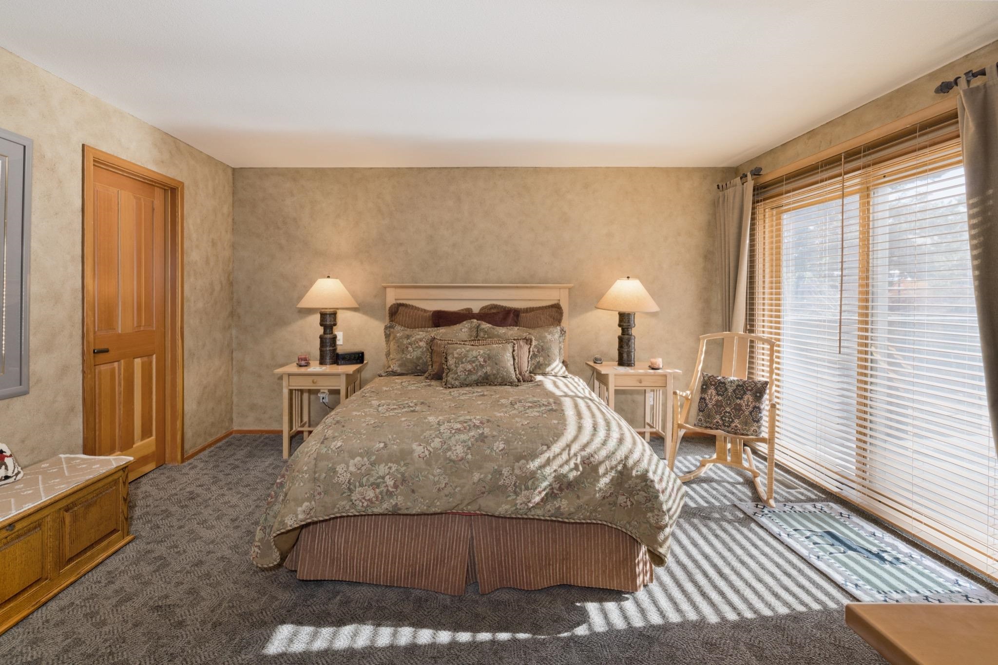 930 Links Way, Unit 930 Mammoth Lakes, CA 93546 - Photo 25 of 40 a bedroom with a bed and wooden floor