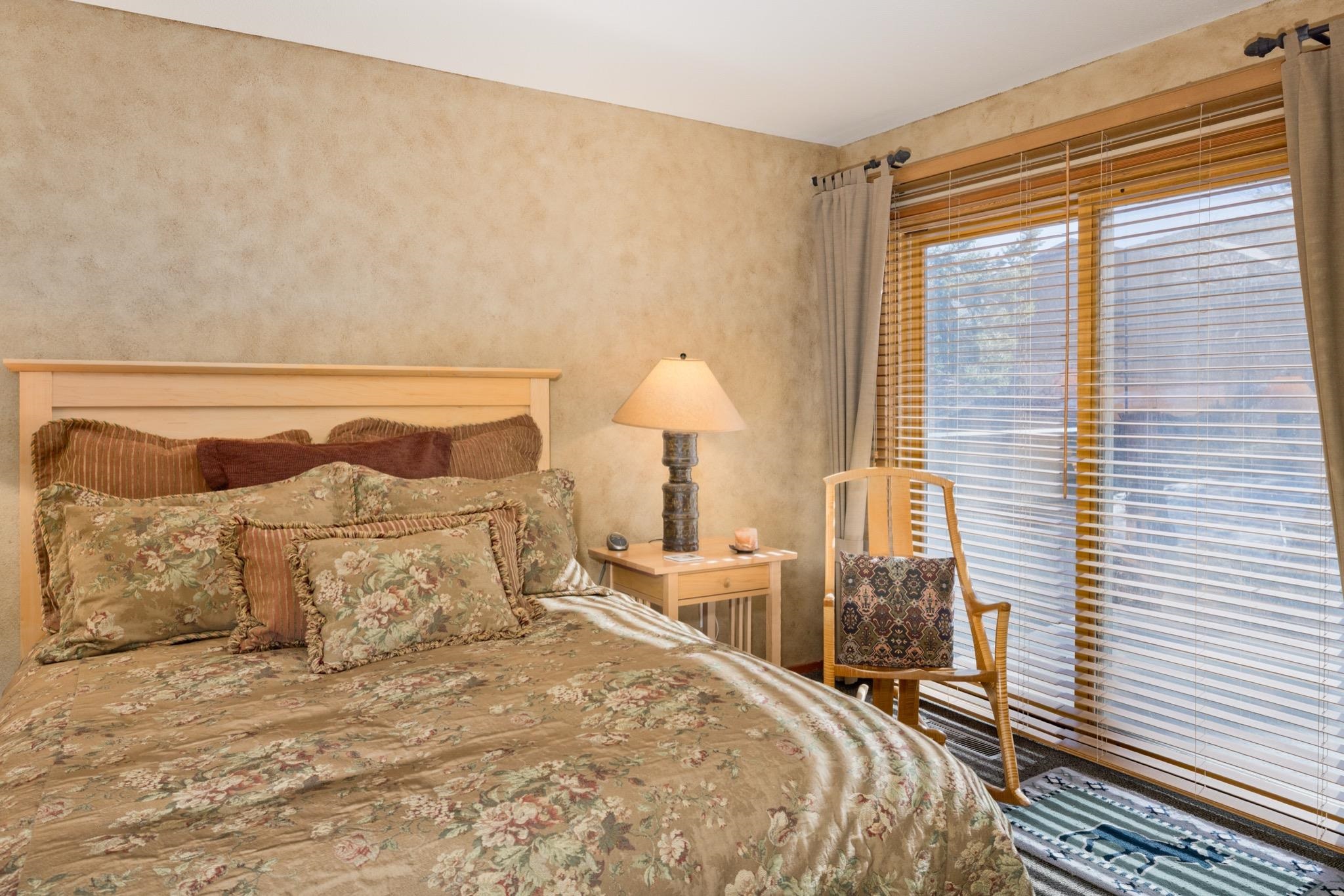 930 Links Way, Unit 930 Mammoth Lakes, CA 93546 - Photo 26 of 40 a large bed sitting in a bedroom next to a window