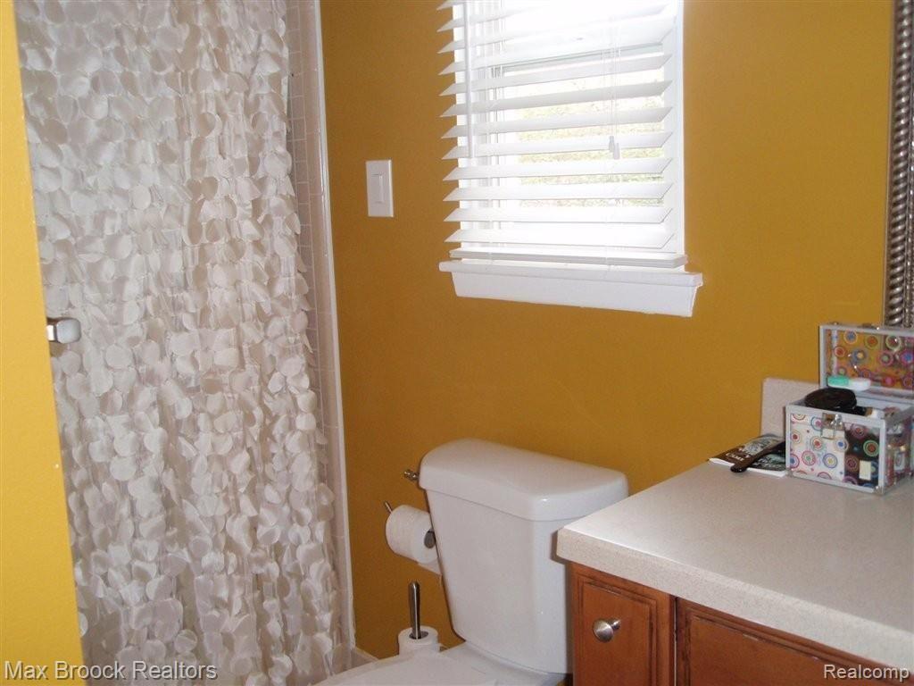 2134 West Wattles Road Troy, MI 48098 - Photo 16 of 20 Master Bathroom