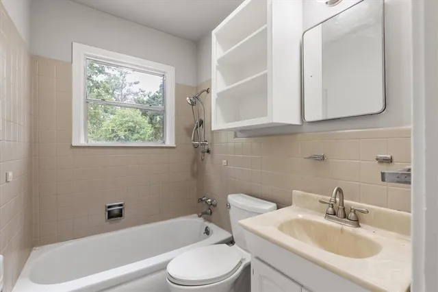 a view of backyard of the house