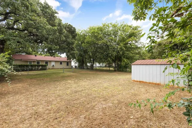 $1,895 | 5217 Deavers Lane, Fort Worth, TX 76114