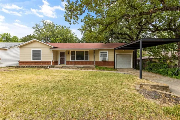 $1,695 | 5217 Deavers Lane, Fort Worth, TX 76114