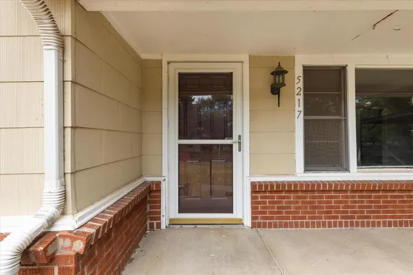 $1,695 | 5217 Deavers Lane, Fort Worth, TX 76114