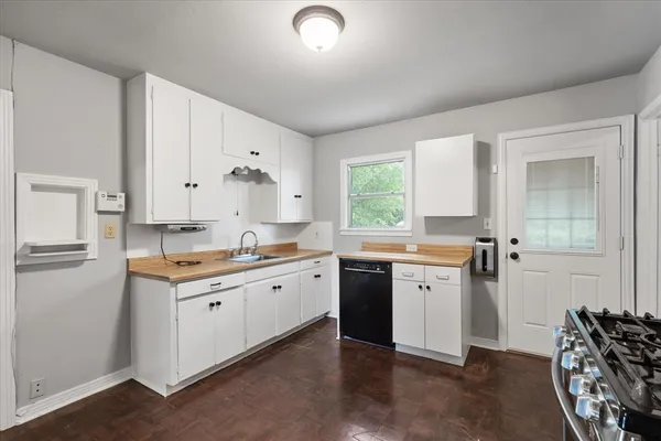 $1,695 | 5217 Deavers Lane, Fort Worth, TX 76114