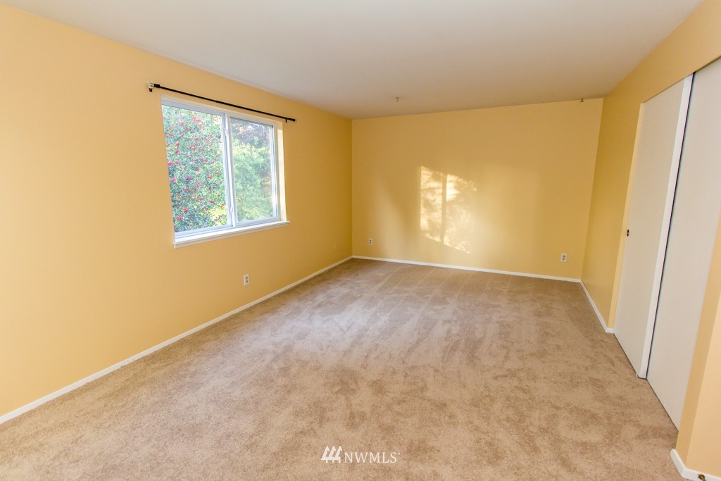 13634 Southeast 171st Place Renton, WA 98058 - Photo 11 of 21 Gallery Image 11