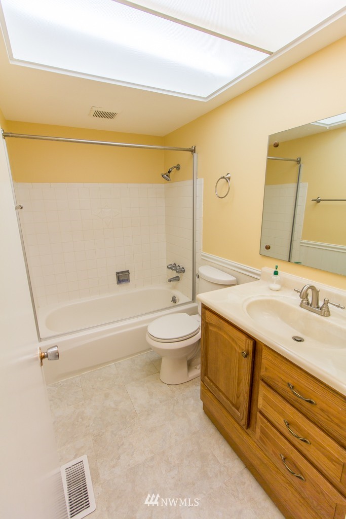 13634 Southeast 171st Place Renton, WA 98058 - Photo 9 of 21 Gallery Image 9