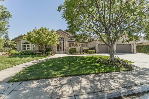 $915,000 | 2998 Ashcroft Avenue, Clovis, CA 93611