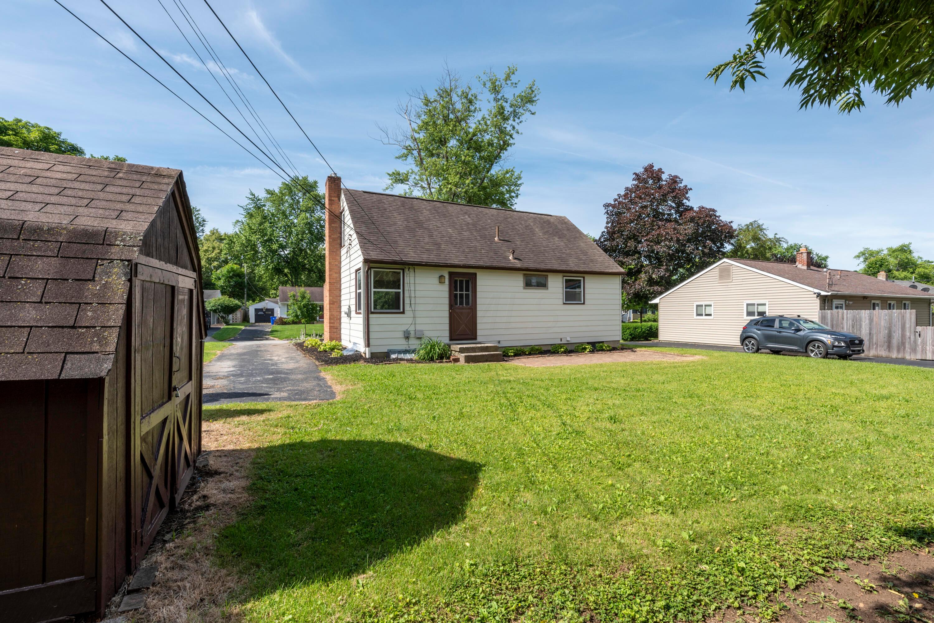 2434 Woodstock Road Columbus, OH 43221 - Photo 38 of 51 MAR_9041
