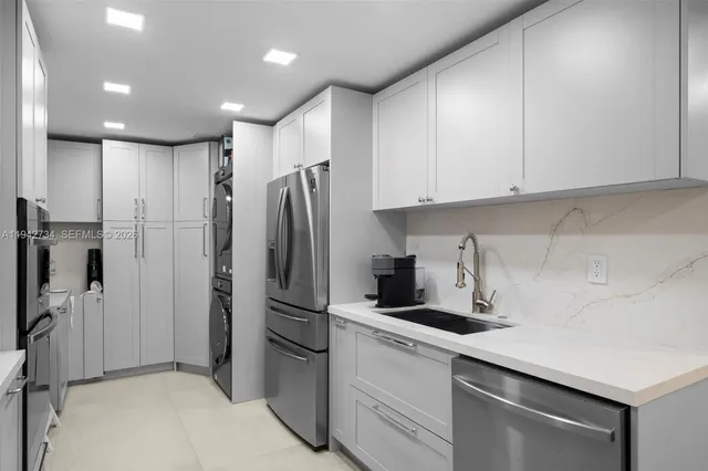 $7,000 | 1121 Crandon Boulevard, Unit E503, Key Biscayne, FL 33149