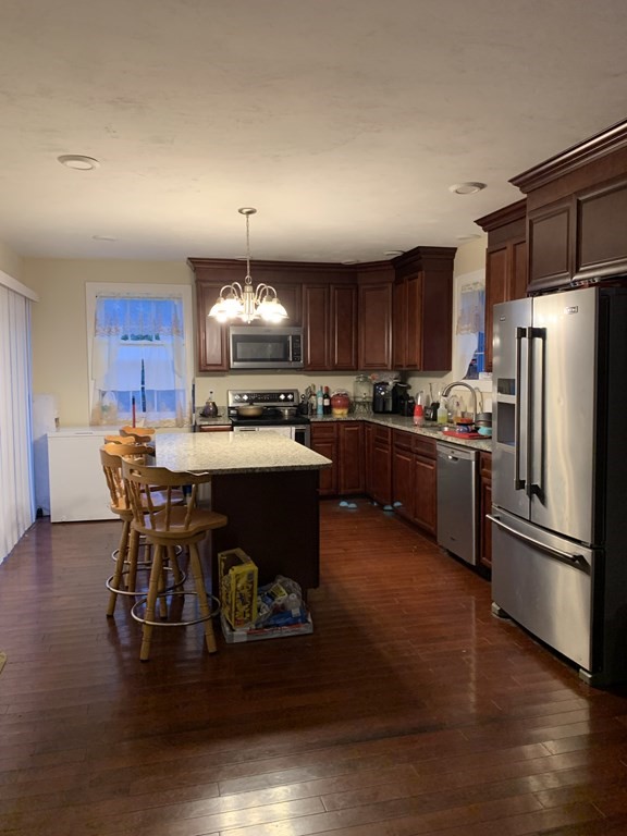 19 Louise Street Worcester, MA 01607 - Photo 6 of 37 Gallery Image 6