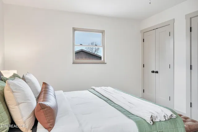 $459,900 | 2323 Mark Lane, Maryville, TN 37803