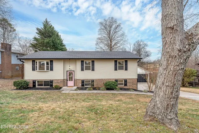 $459,900 | 2323 Mark Lane, Maryville, TN 37803