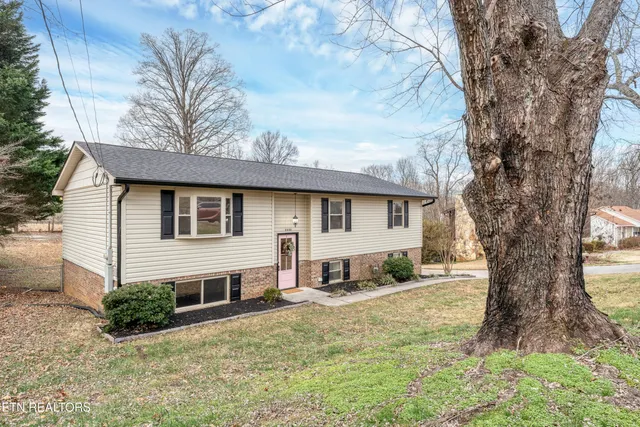 $459,900 | 2323 Mark Lane, Maryville, TN 37803