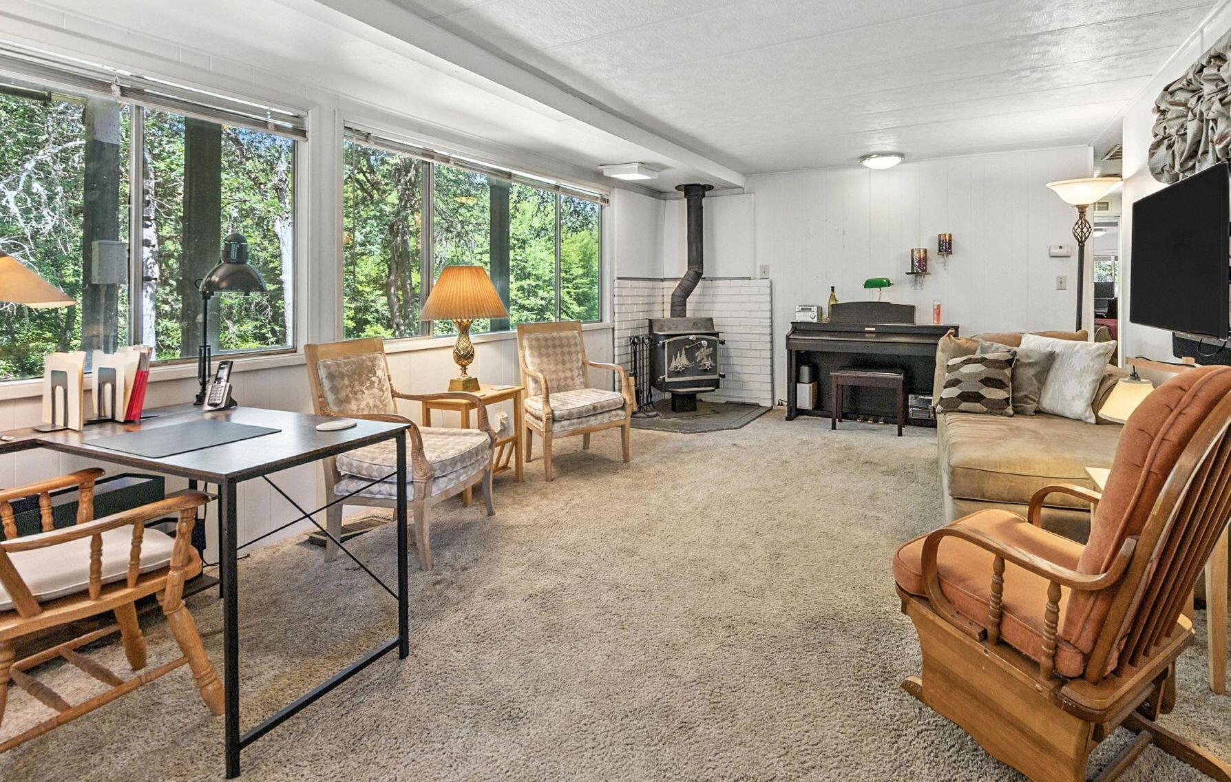 1250 Netherlands Road Trail, OR 97541 - Photo 13 of 50 13-Living Room