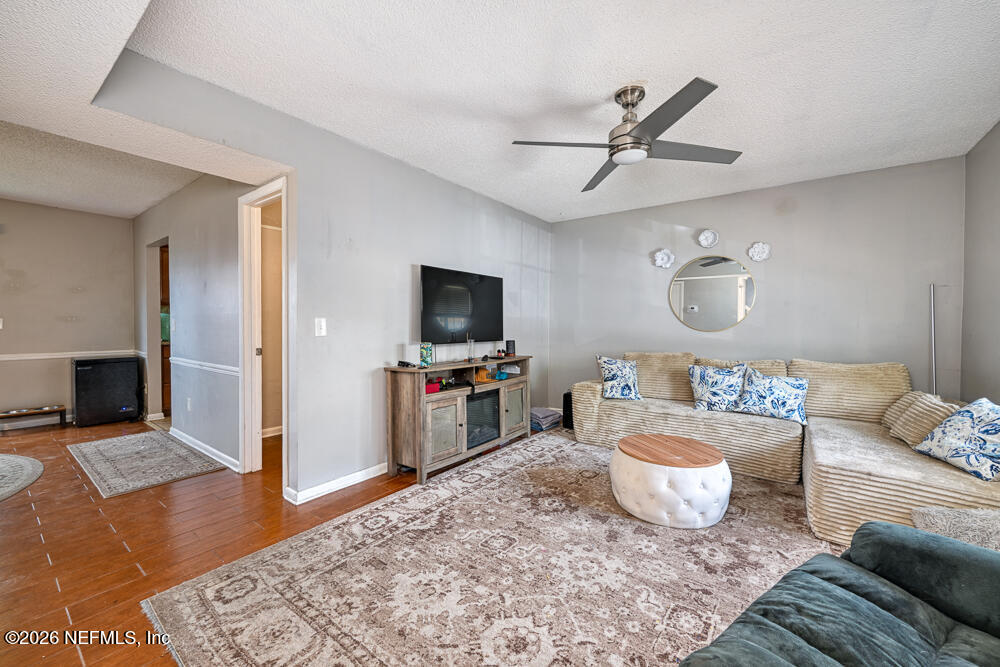 1101 Kettering Way Orange Park, FL 32073 - Photo 2 of 21 Living Room