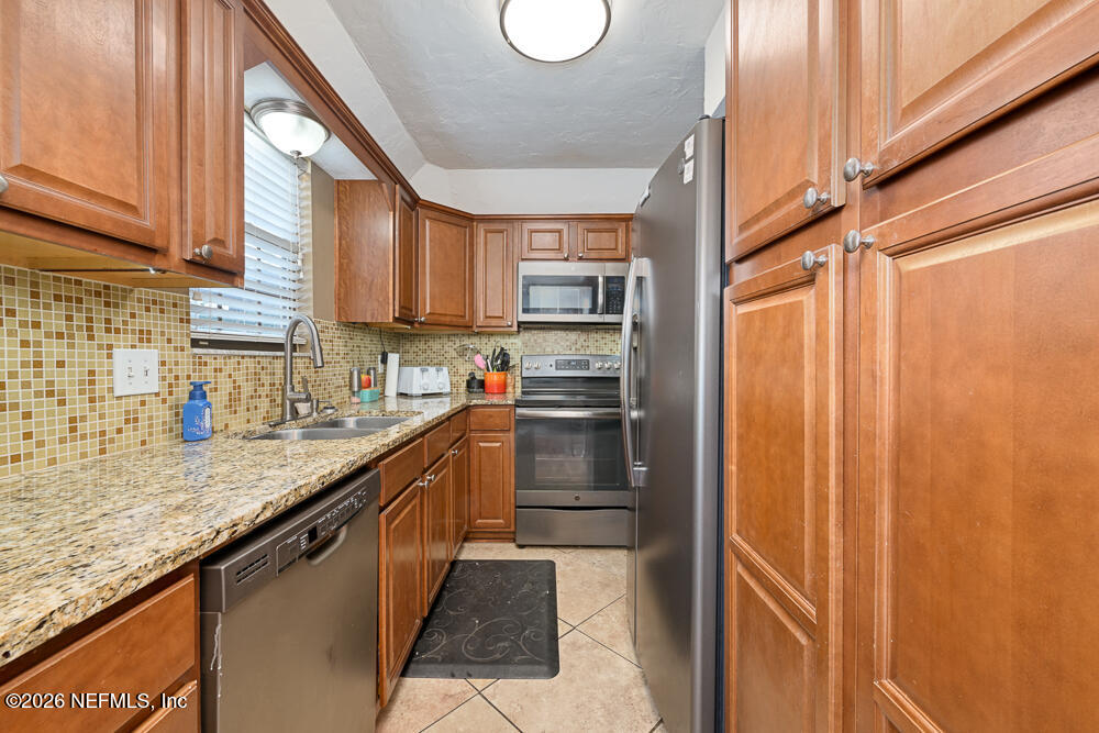 1101 Kettering Way Orange Park, FL 32073 - Photo 4 of 21 Kitchen