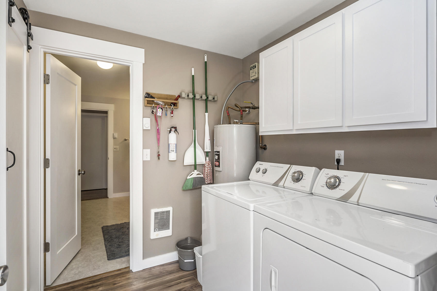 55080 Jackpine Way Bend, OR 97707 - Photo 17 of 39 Laundry Room