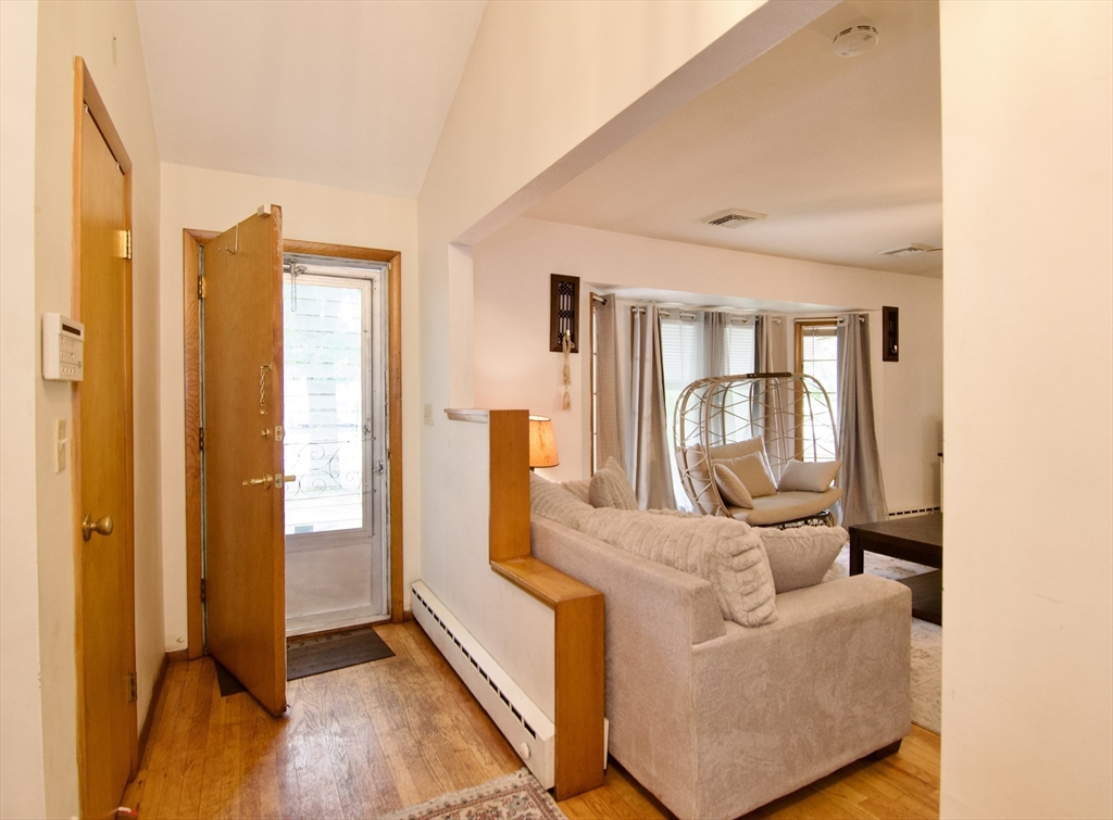 442 Prospect Street Chicopee, MA 01020 - Photo 12 of 41