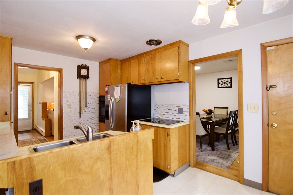 442 Prospect Street Chicopee, MA 01020 - Photo 13 of 41