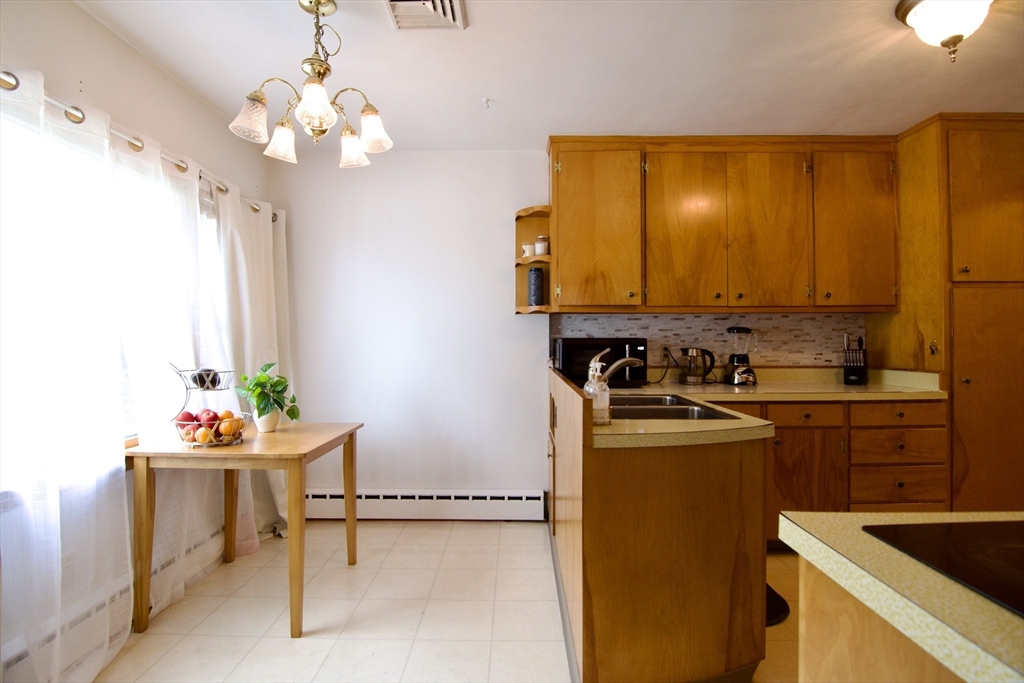 442 Prospect Street Chicopee, MA 01020 - Photo 18 of 41