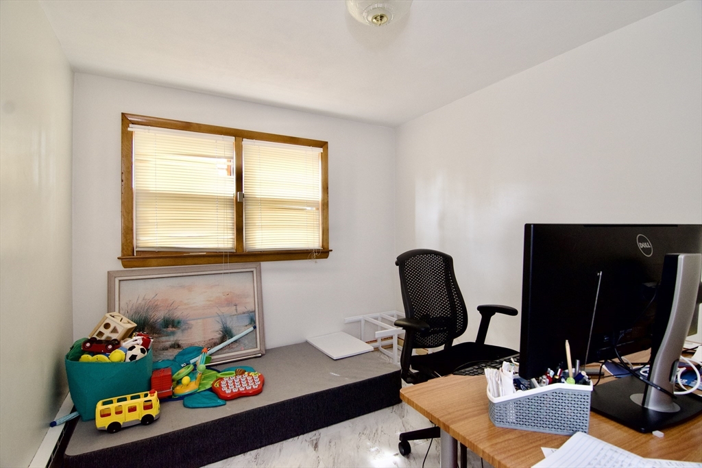 442 Prospect Street Chicopee, MA 01020 - Photo 22 of 41