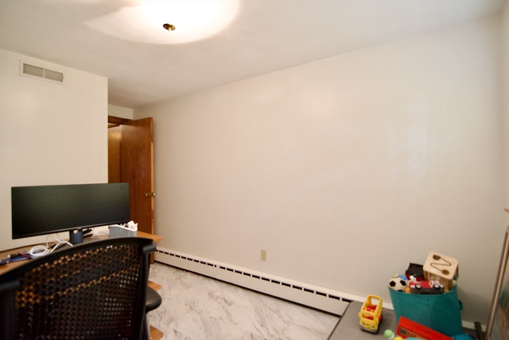 442 Prospect Street Chicopee, MA 01020 - Photo 23 of 41