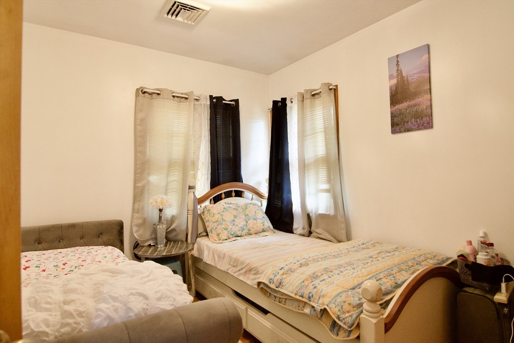 442 Prospect Street Chicopee, MA 01020 - Photo 32 of 41