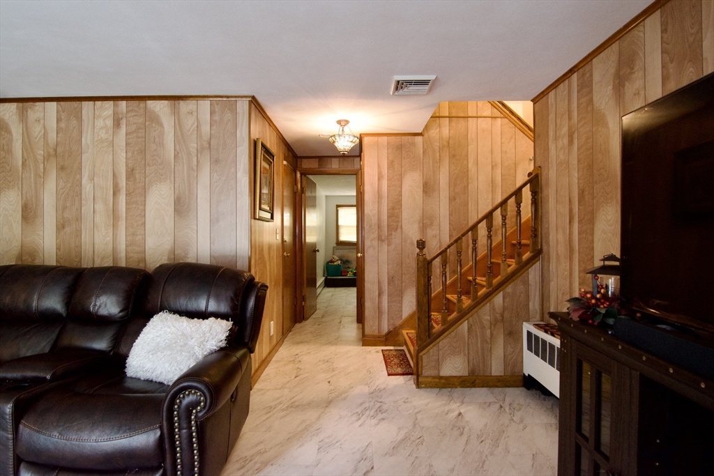 442 Prospect Street Chicopee, MA 01020 - Photo 35 of 41