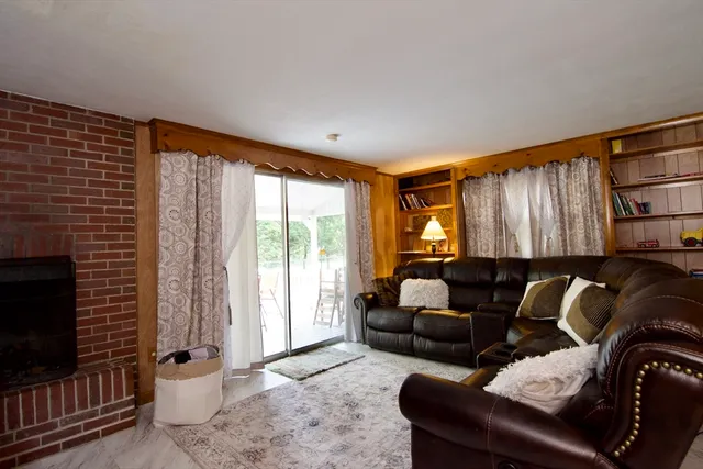 $359,900 | 442 Prospect Street, Chicopee, MA 01020