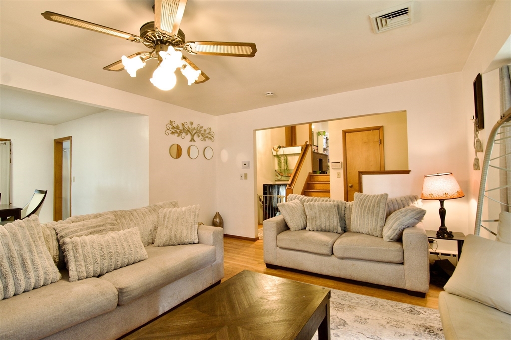 442 Prospect Street Chicopee, MA 01020 - Photo 4 of 41