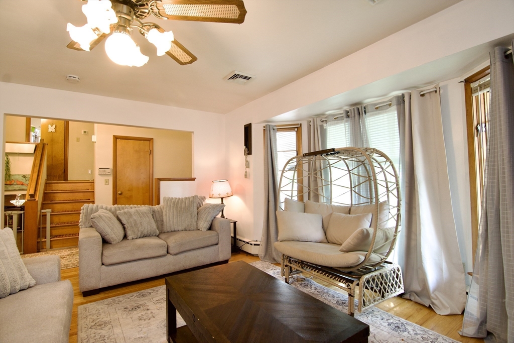 442 Prospect Street Chicopee, MA 01020 - Photo 5 of 41