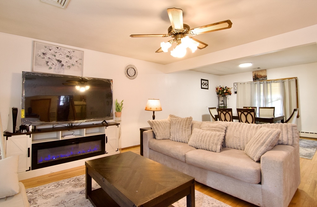 442 Prospect Street Chicopee, MA 01020 - Photo 7 of 41