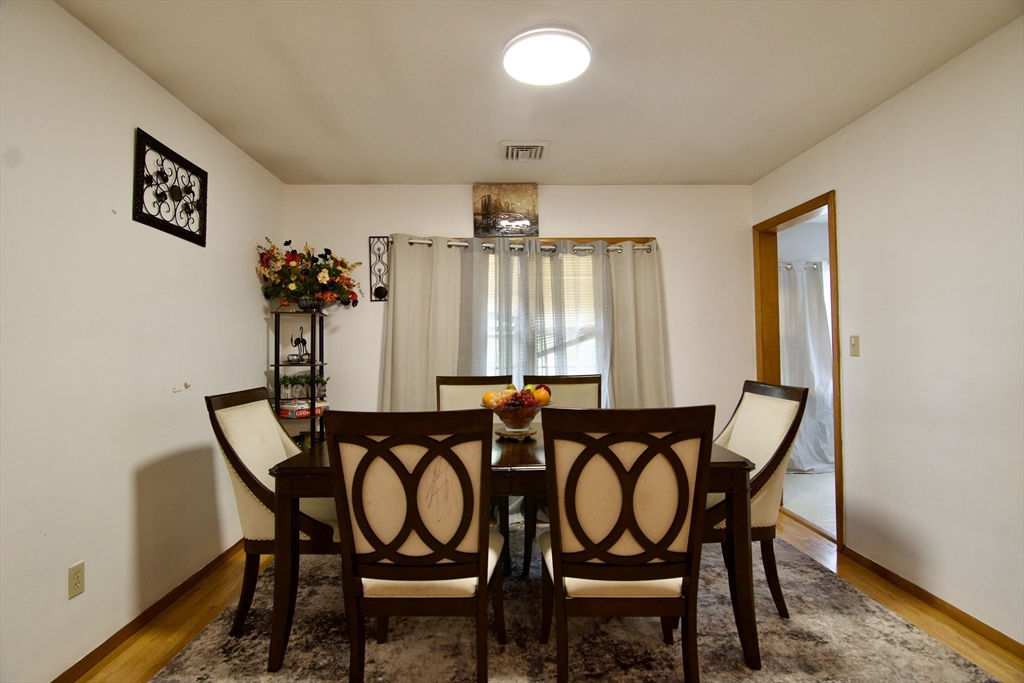 442 Prospect Street Chicopee, MA 01020 - Photo 8 of 41