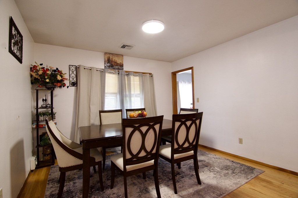 442 Prospect Street Chicopee, MA 01020 - Photo 10 of 41