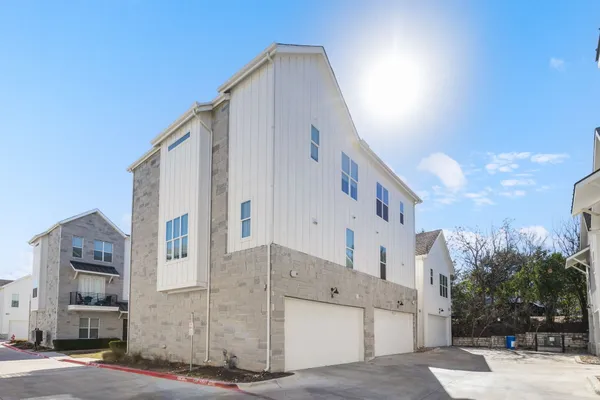 $500,000 | 2624 Metcalfe Road, Unit 17, Austin, TX 78741