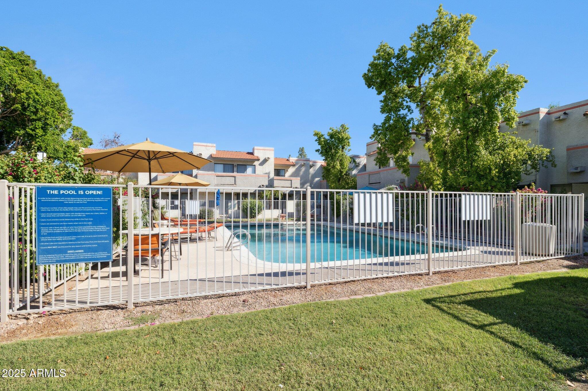 935 North Granite Reef Road, Unit 100 Scottsdale, AZ 85257 - Photo 29 of 35 a garden view with a seating space