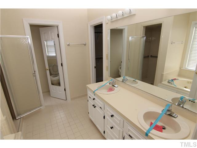 1932 Carrbridge Way Raleigh, NC 27615 - Photo 4 of 22 Master Bath/Spa