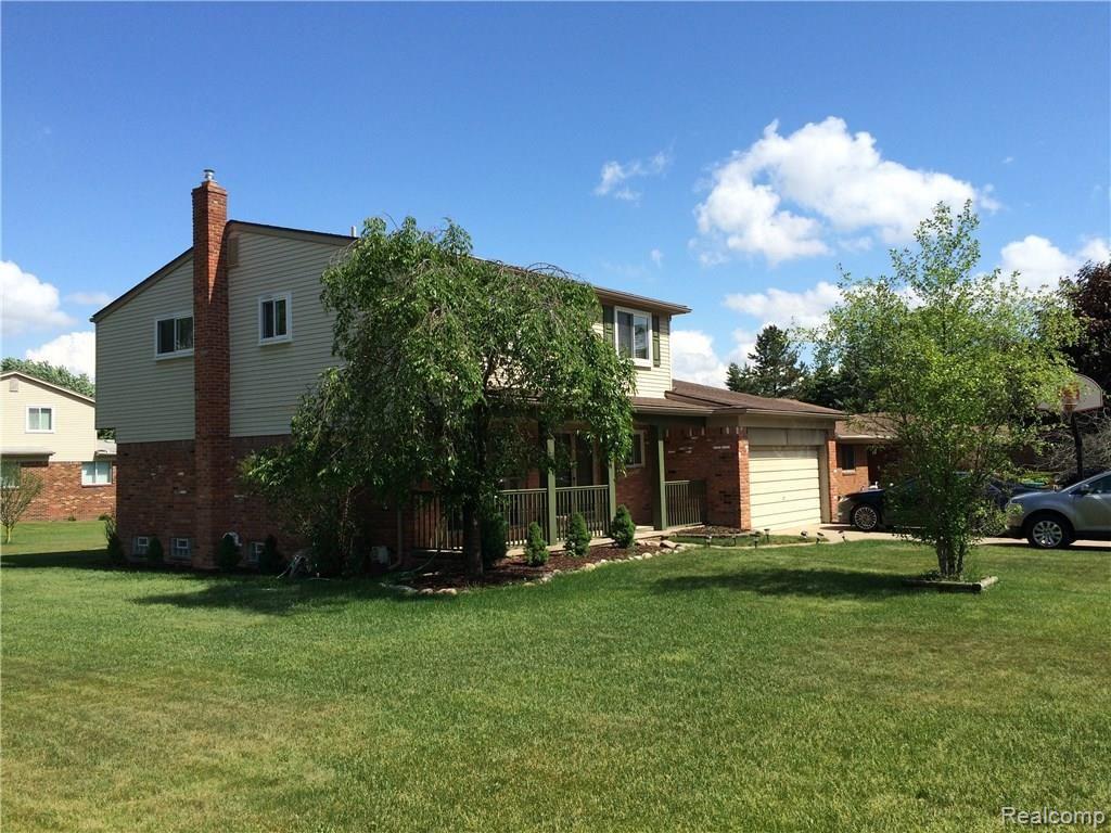 2833 Sandhurst Rochester Hills, MI 48307 - Photo 2 of 61