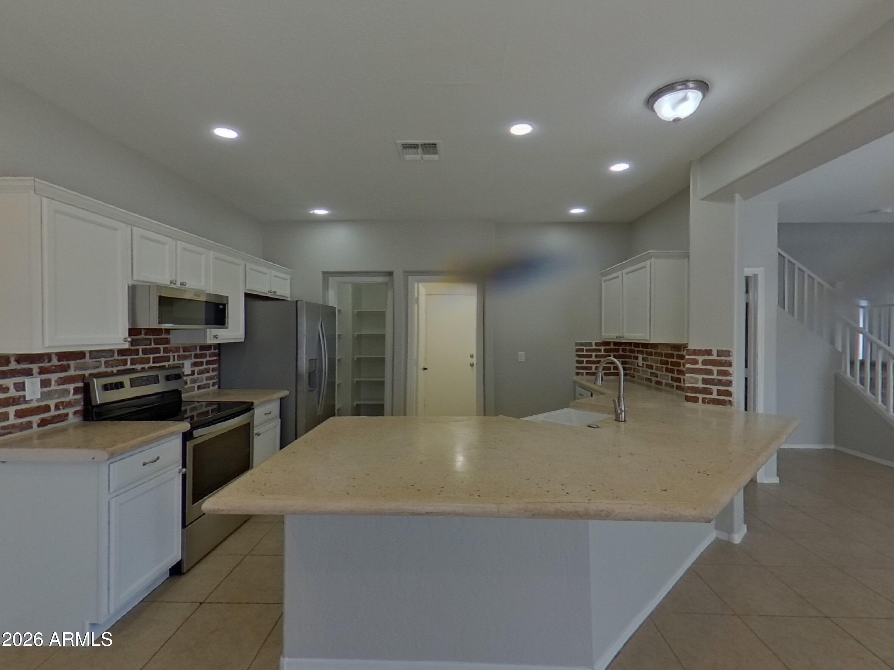 44995 Portabello Road Maricopa, AZ 85139 - Photo 5 of 17 4_pc_9LybB7qOnE_PB0yretLD4_other_room_if