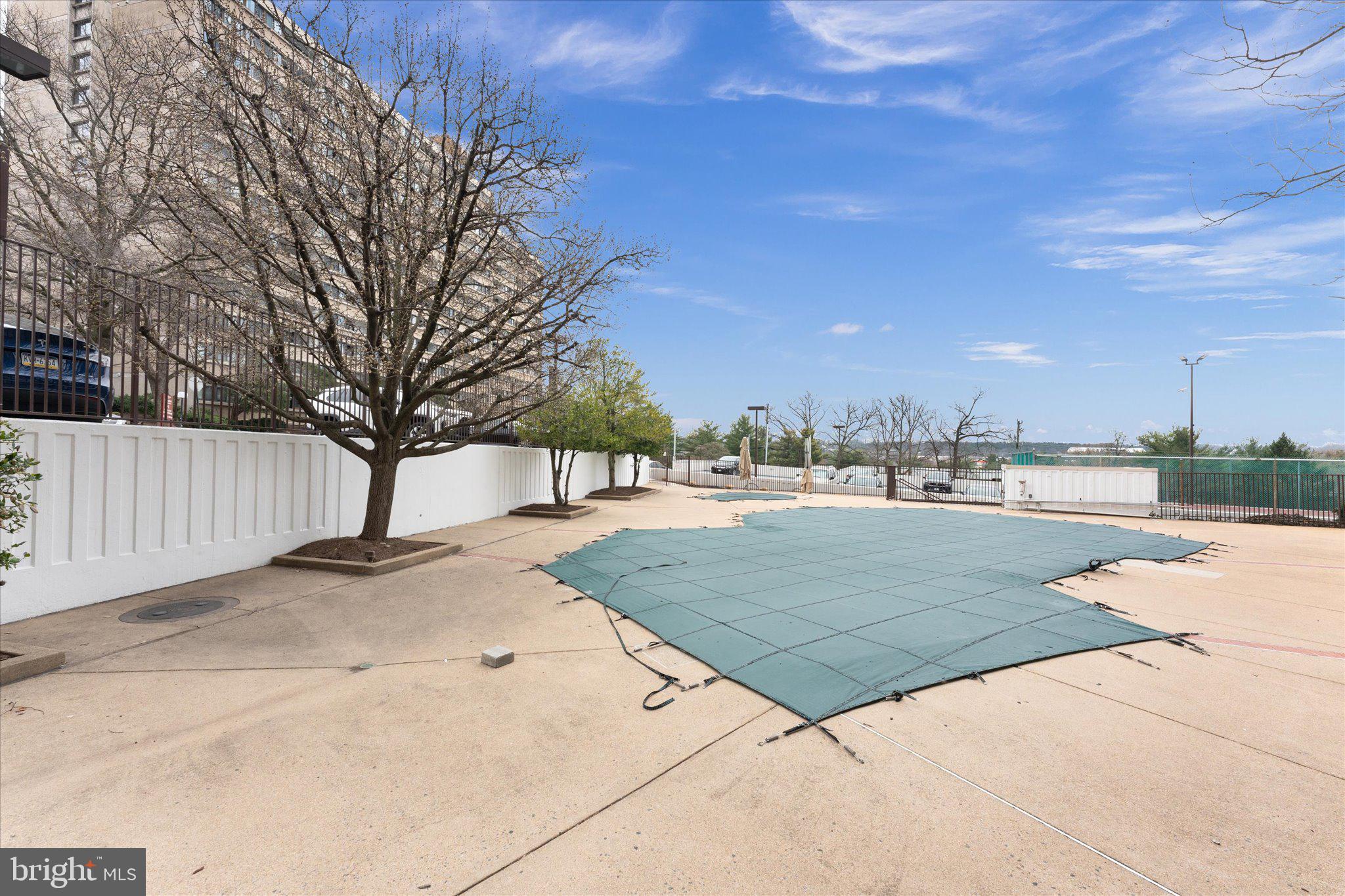 6101 Edsall Road, Unit 1402 Alexandria, VA 22304 - Photo 36 of 37 a view of outdoor space and basketball court