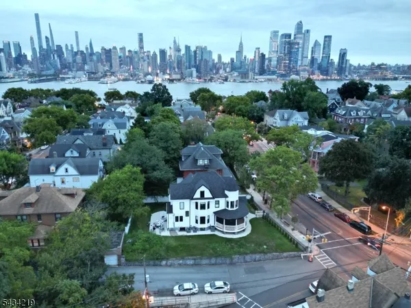 $2,500,000 | 711 Boulevard Weehawken Nj 07086, Weehawken, NJ 07086