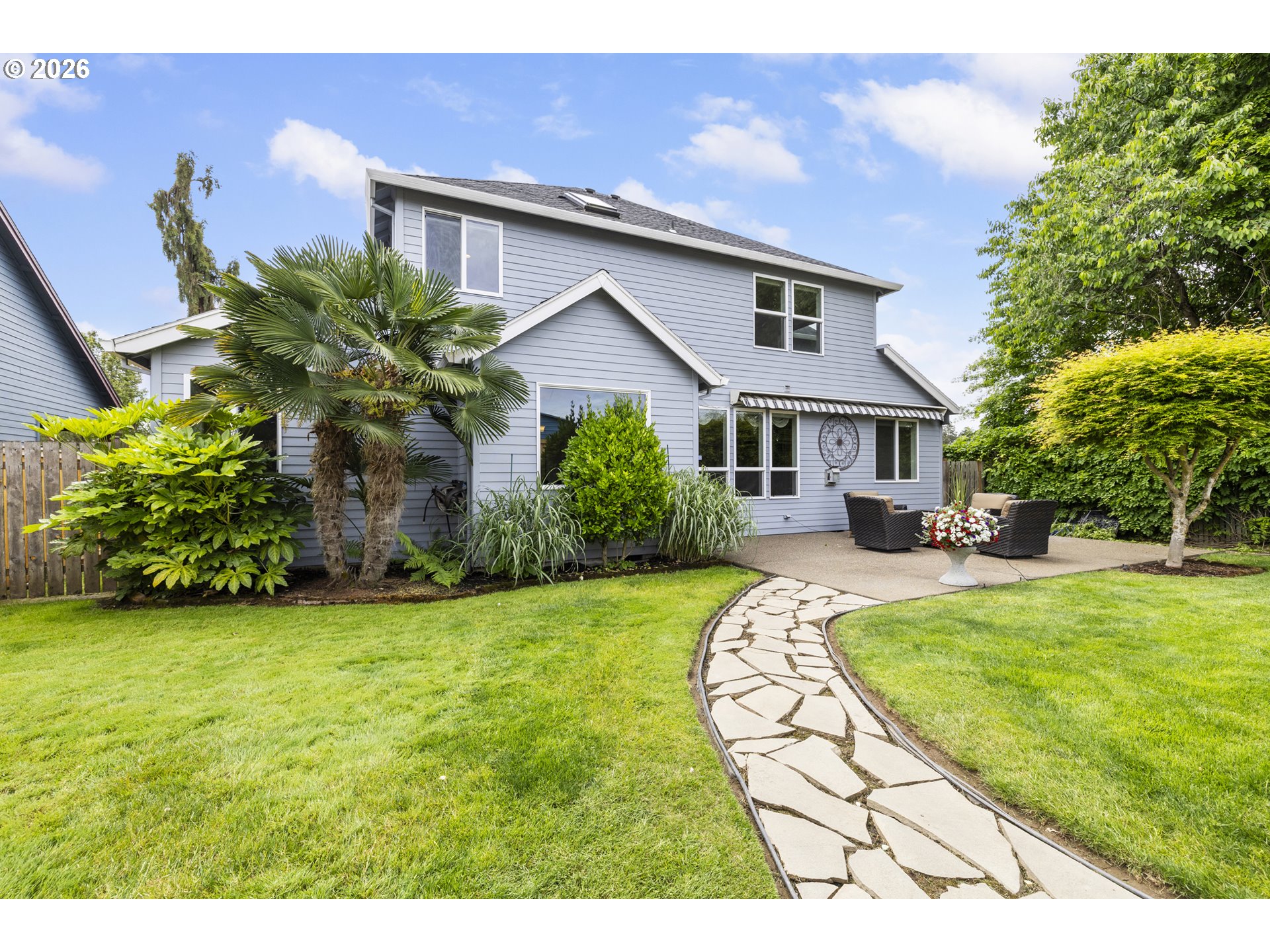 535 Maple Street Mount Angel, OR 97362 - Photo 45 of 48 a front view of a house with garden