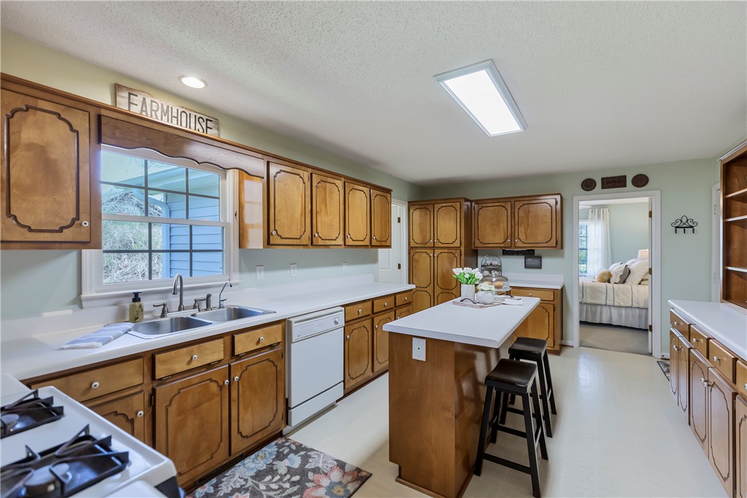 306 Dutch Fork Road West Union, SC 29696 - Photo 5 of 15 Gallery Image 5