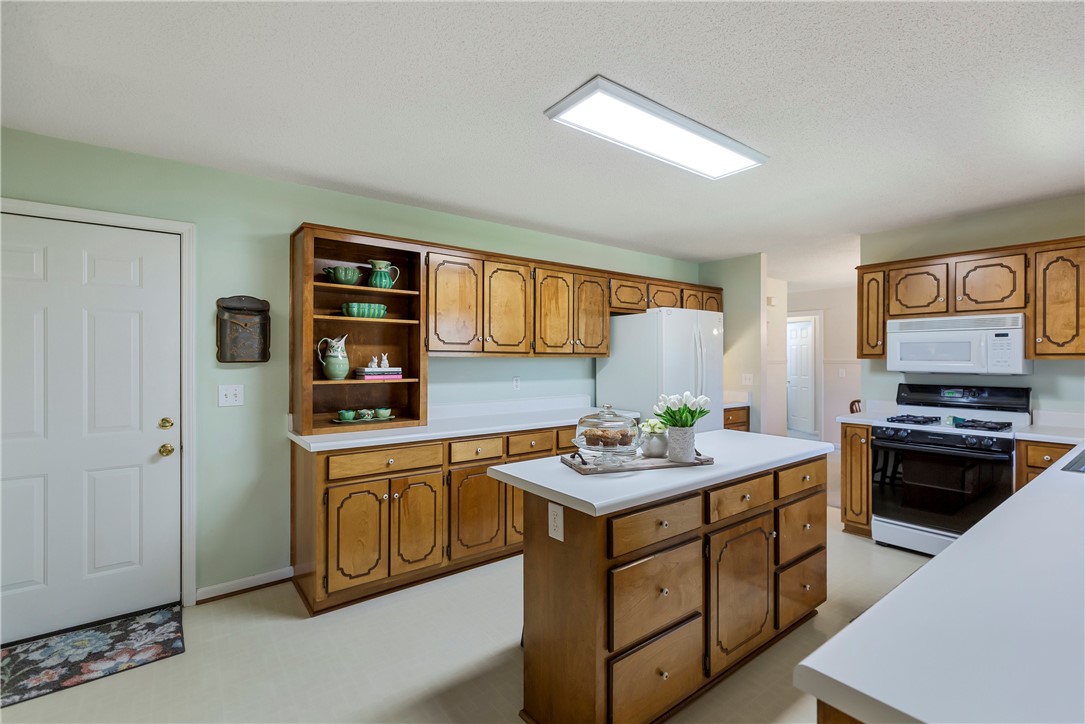 306 Dutch Fork Road West Union, SC 29696 - Photo 6 of 15 Gallery Image 6