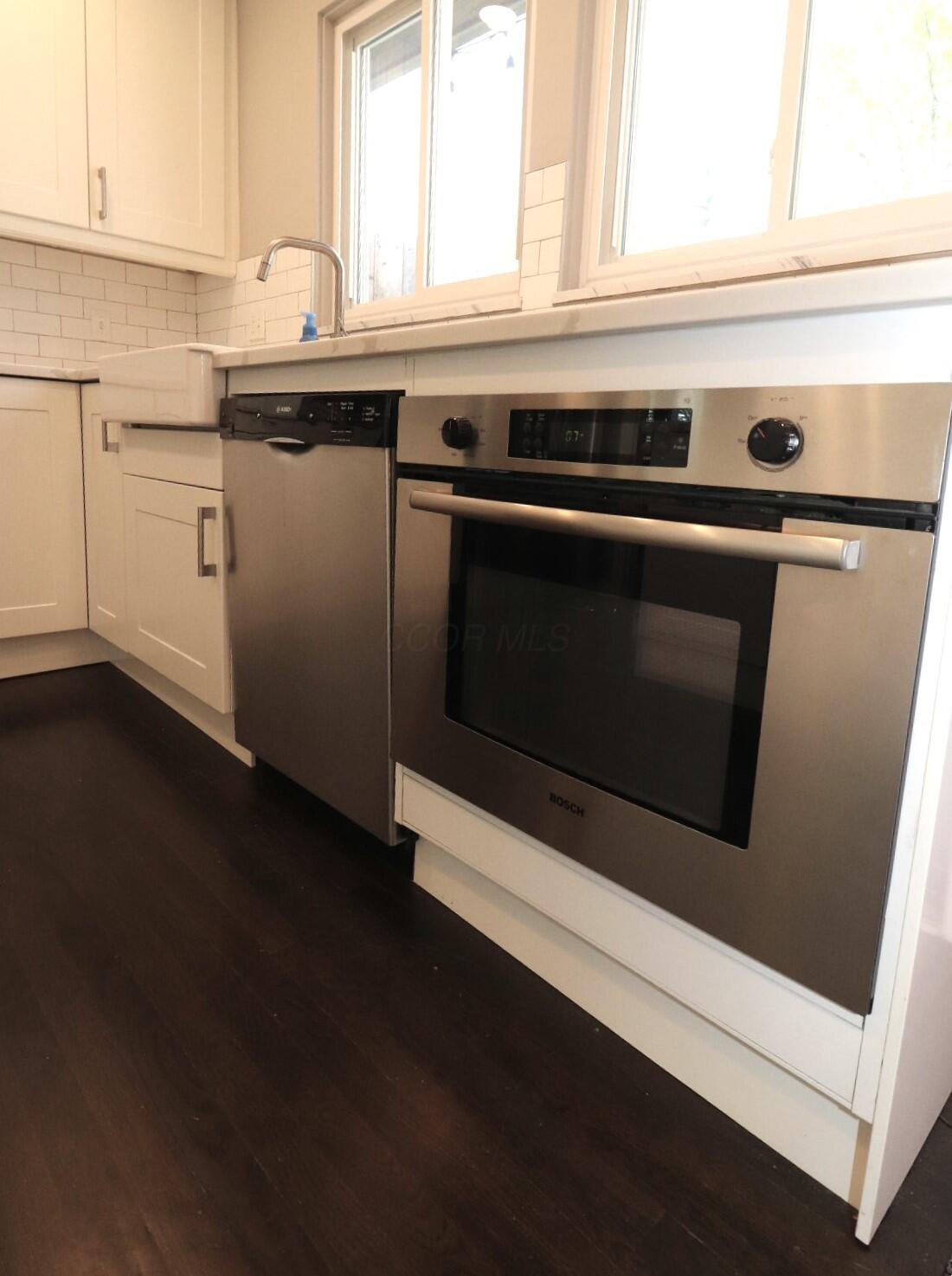 1950 Langham Road Columbus, OH 43221 - Photo 24 of 56 Built-in oven