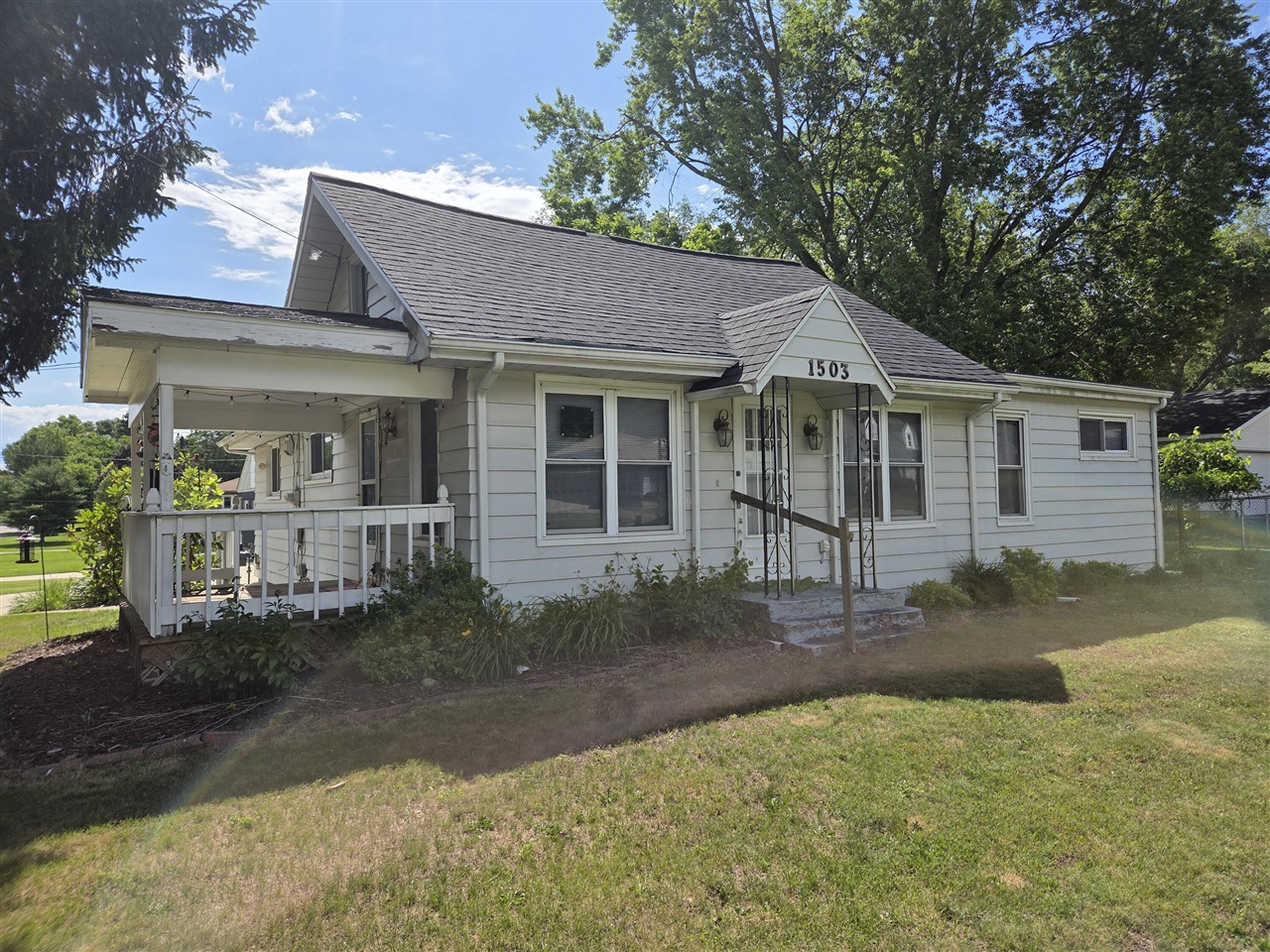 1503 Warren Avenue Jackson, MI 49203 - Photo 1 of 20