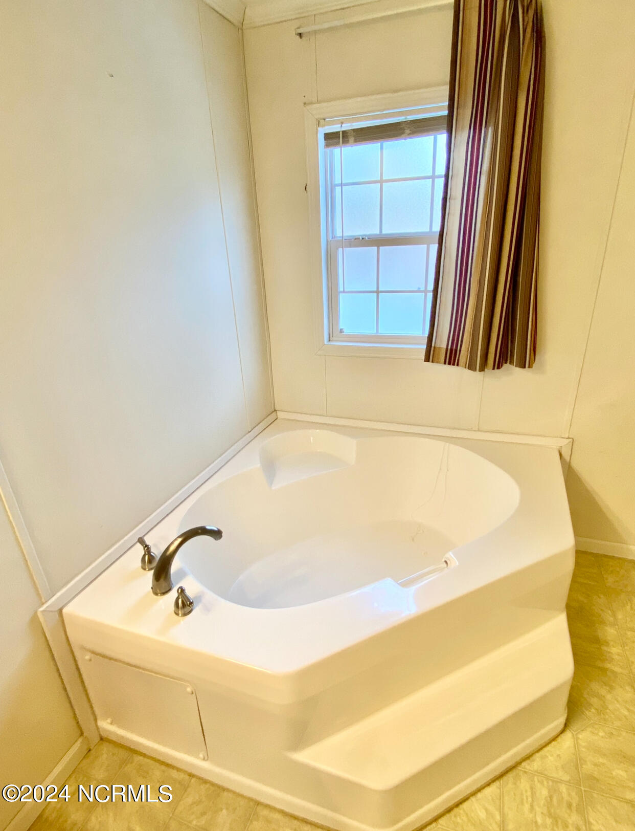 827 McIntosh Road Carthage, NC 28327 - Photo 13 of 38 Soaking tub