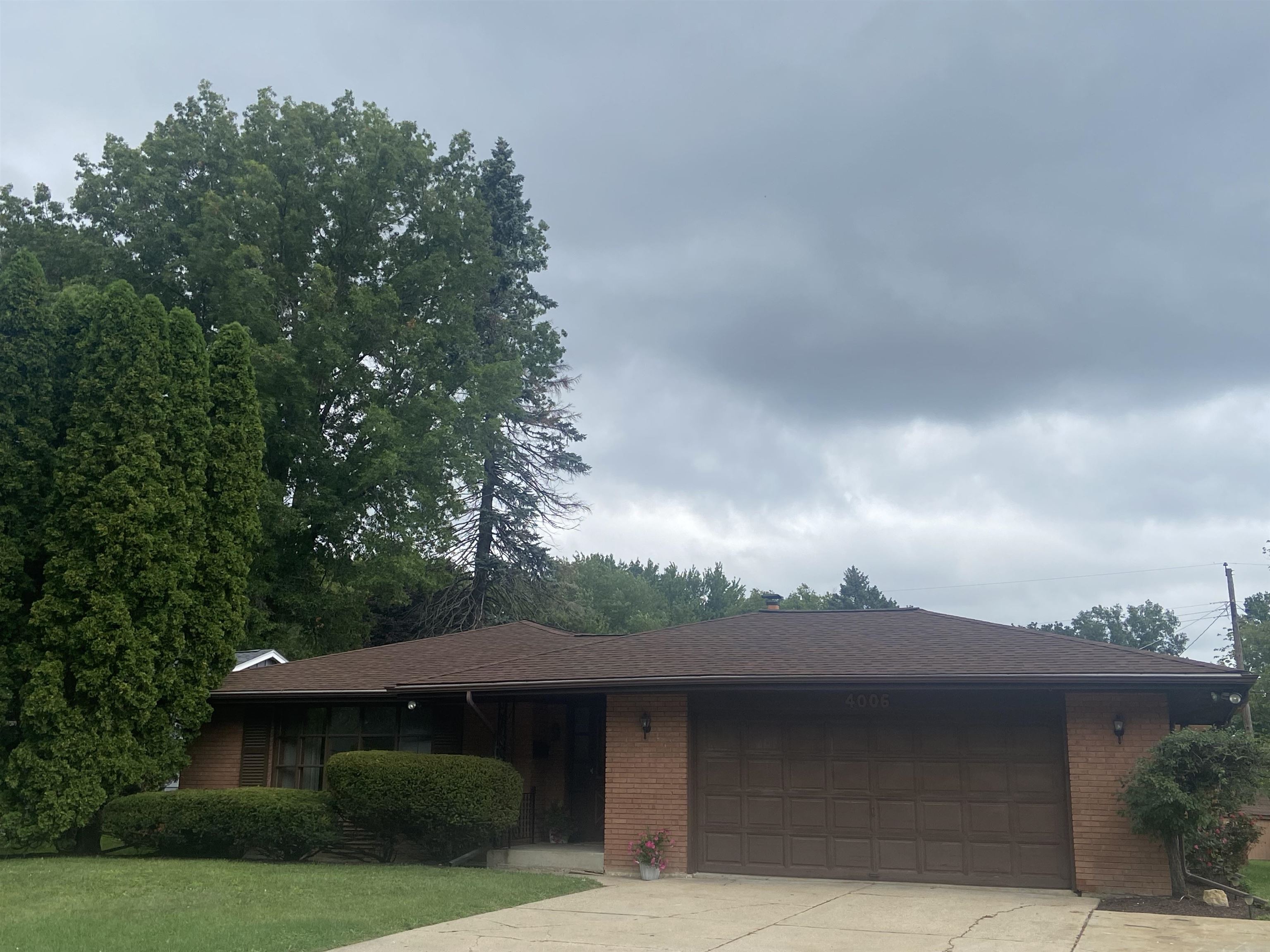 4006 Highcrest Road Rockford, IL 61107 - Photo 2 of 18 a backyard of a house with lots of green space