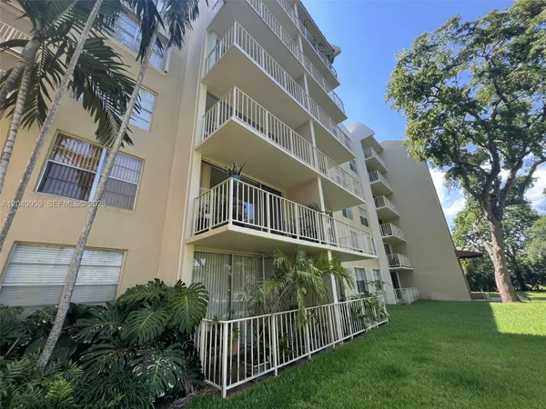 $1,950 | 13120 Southwest 92nd Avenue, Unit B209, Miami, FL 33176